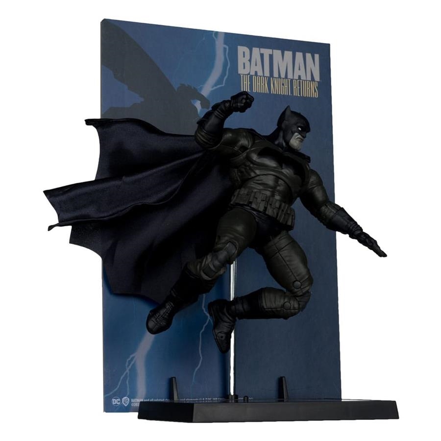 DC Multiverse McFarlane Cover Recreations Figura Batman (Batman: The Dark Knight Returns #1) (Gold Label) | 787926173437 | Tienda de Cómics, Manga, Magic y Pokémon en Torrejón de Ardoz