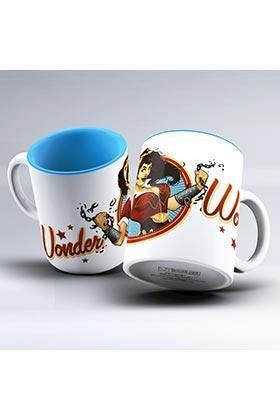 WONDER WOMAN CADENA TAZA BLANCA-AZUL CERAMICA UNIV | 8436546894612 | Tienda de Cómics, Manga, Magic y Pokémon en Torrejón de Ardoz