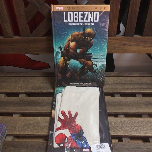 MARVEL MUST-HAVE. LOBEZNO. ENEMIGO DEL ESTADO (CON TOTE BAG) | 8424248926984 | Tienda de Cómics, Manga, Magic y Pokémon en Torrejón de Ardoz