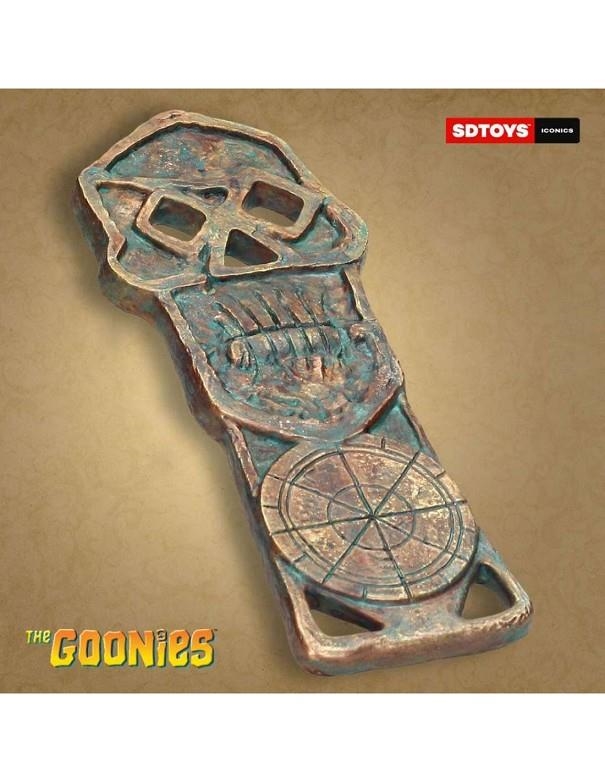 LLAVE DE HUESOS REPLICA GOONIES | 8436546896463 | Tienda de Cómics, Manga, Magic y Pokémon en Torrejón de Ardoz