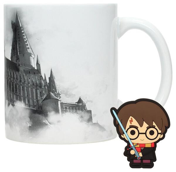 HOGWARTS TAZA CERÁMICA + REGALO IMAN DE RELIEVE HARRY POTTER | 8435450272127 | Tienda de Cómics, Manga, Magic y Pokémon en Torrejón de Ardoz