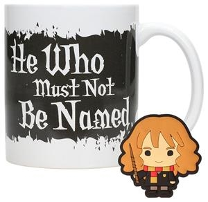 QUIEN NO DEBE SER NOMBRADO TAZA CERÁMICA + REGALO IMAN DE RELIEVE HARRY | 8435450272134 | Tienda de Cómics, Manga, Magic y Pokémon en Torrejón de Ardoz