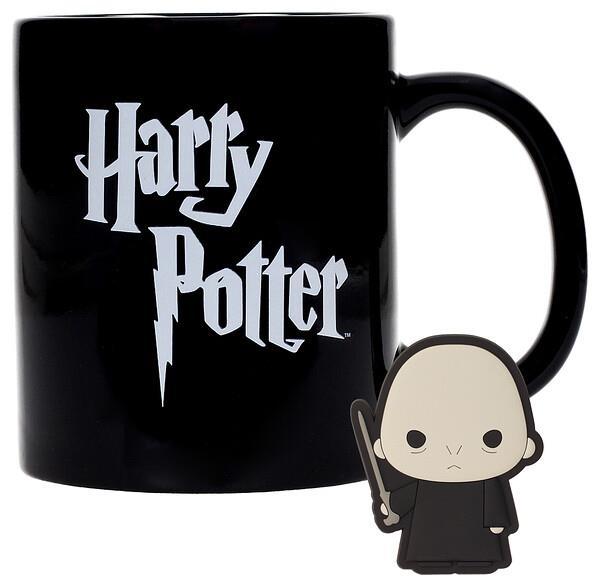 HARRY POTTER LOGO TAZA CERÁMICA + REGALO IMAN DE RELIEVE HARRY POTTER | 8435450272141 | Tienda de Cómics, Manga, Magic y Pokémon en Torrejón de Ardoz
